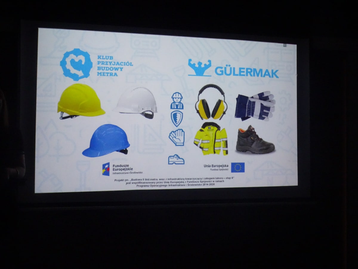 Miniaturka zdjęcia obrazującego osoby podczas wydarzenia pt.Warsztaty dla dzieci "Budowa II linii metra"