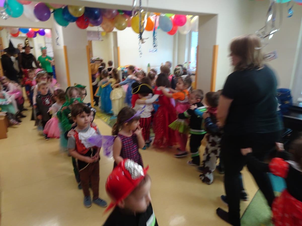 Osoby podczas wydarzenia pt.Bal Karnawałowy "Baśnie 1001 nocy"