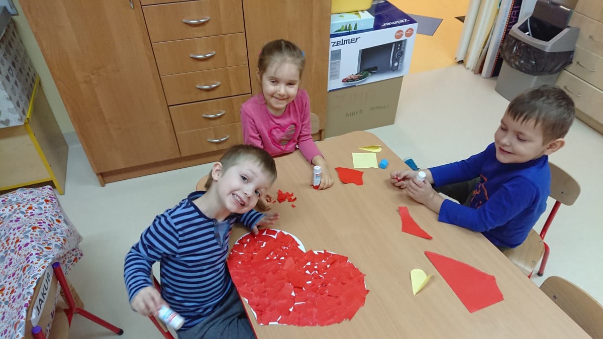 Miniaturka zdjęcia obrazującego osoby podczas wydarzenia pt.Walentynki