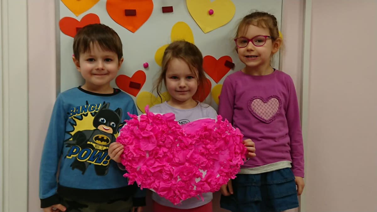 Miniaturka zdjęcia obrazującego osoby podczas wydarzenia pt.Walentynki