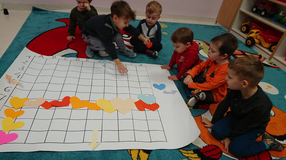 Miniaturka zdjęcia obrazującego osoby podczas wydarzenia pt.Walentynki