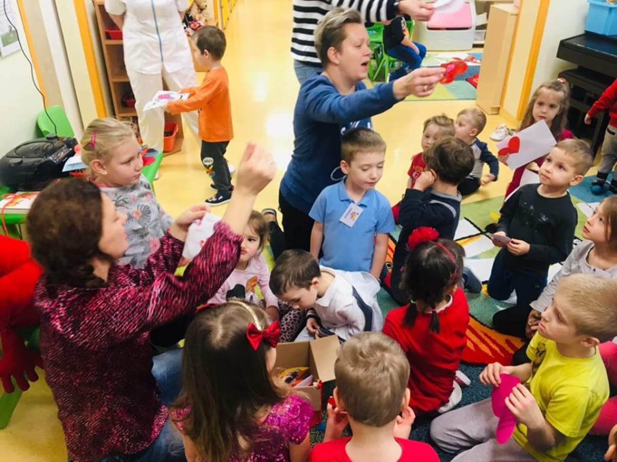 Miniaturka zdjęcia obrazującego osoby podczas wydarzenia pt.Walentynki