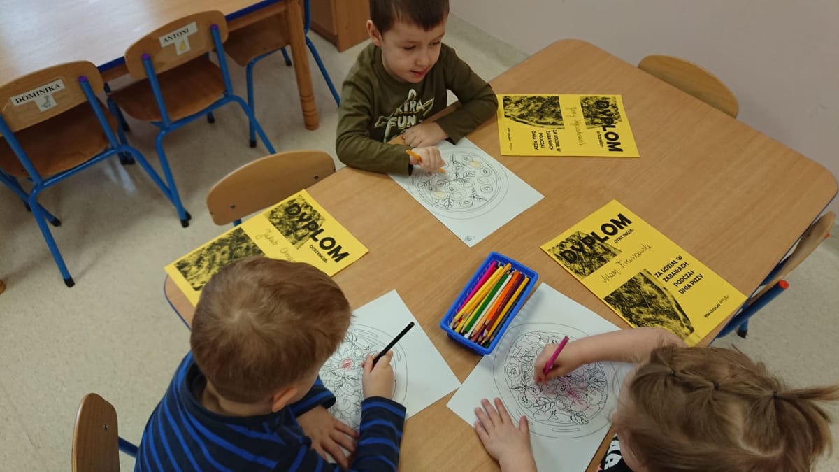 Miniaturka zdjęcia obrazującego osoby podczas wydarzenia pt.Dzień Pizzy