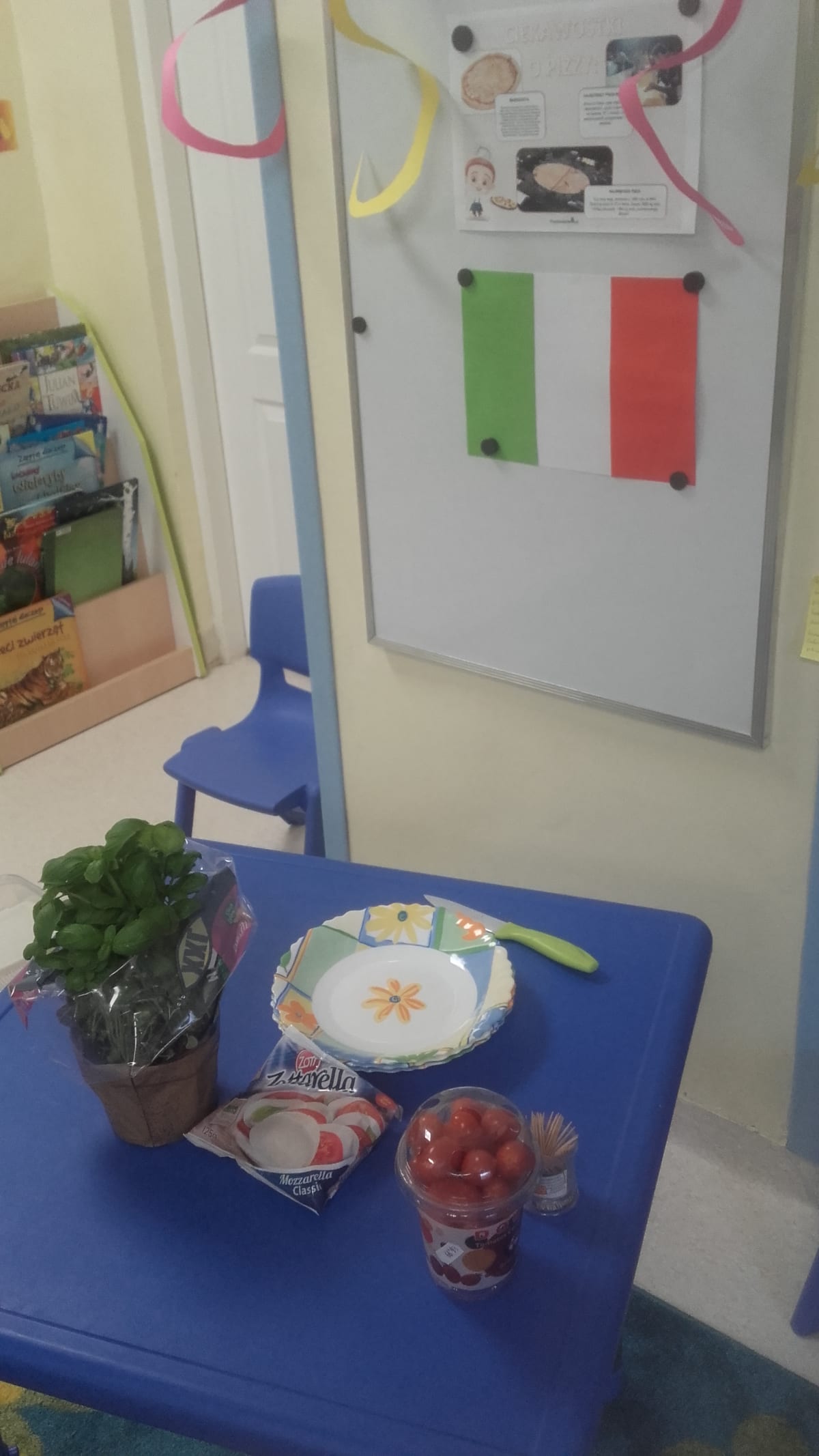 Miniaturka zdjęcia obrazującego osoby podczas wydarzenia pt.Dzień Pizzy