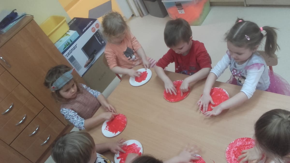 Miniaturka zdjęcia obrazującego osoby podczas wydarzenia pt.Dzień Pizzy