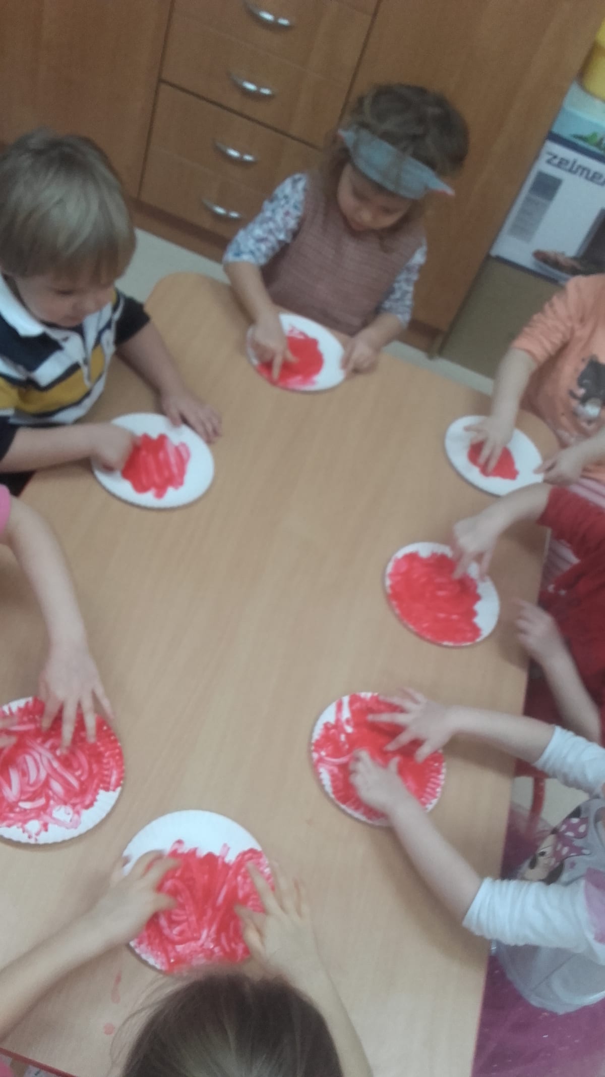 Miniaturka zdjęcia obrazującego osoby podczas wydarzenia pt.Dzień Pizzy