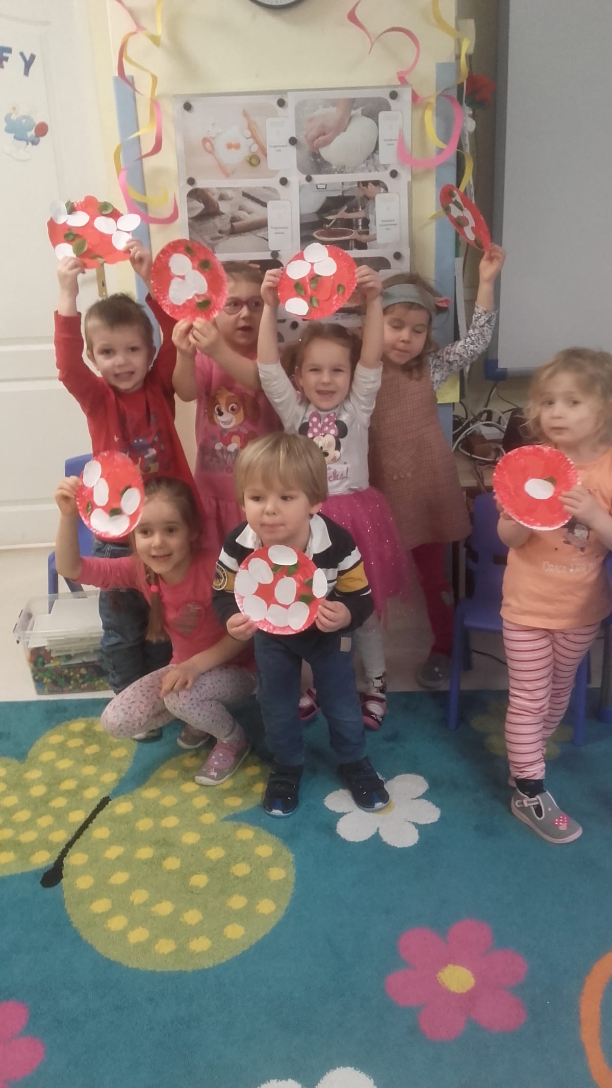 Miniaturka zdjęcia obrazującego osoby podczas wydarzenia pt.Dzień Pizzy