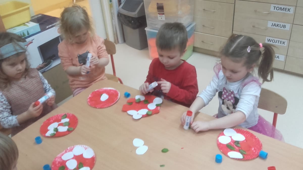 Miniaturka zdjęcia obrazującego osoby podczas wydarzenia pt.Dzień Pizzy