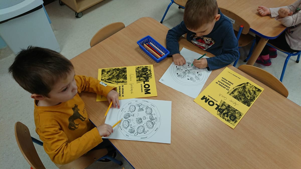 Osoby podczas wydarzenia pt.Dzień Pizzy