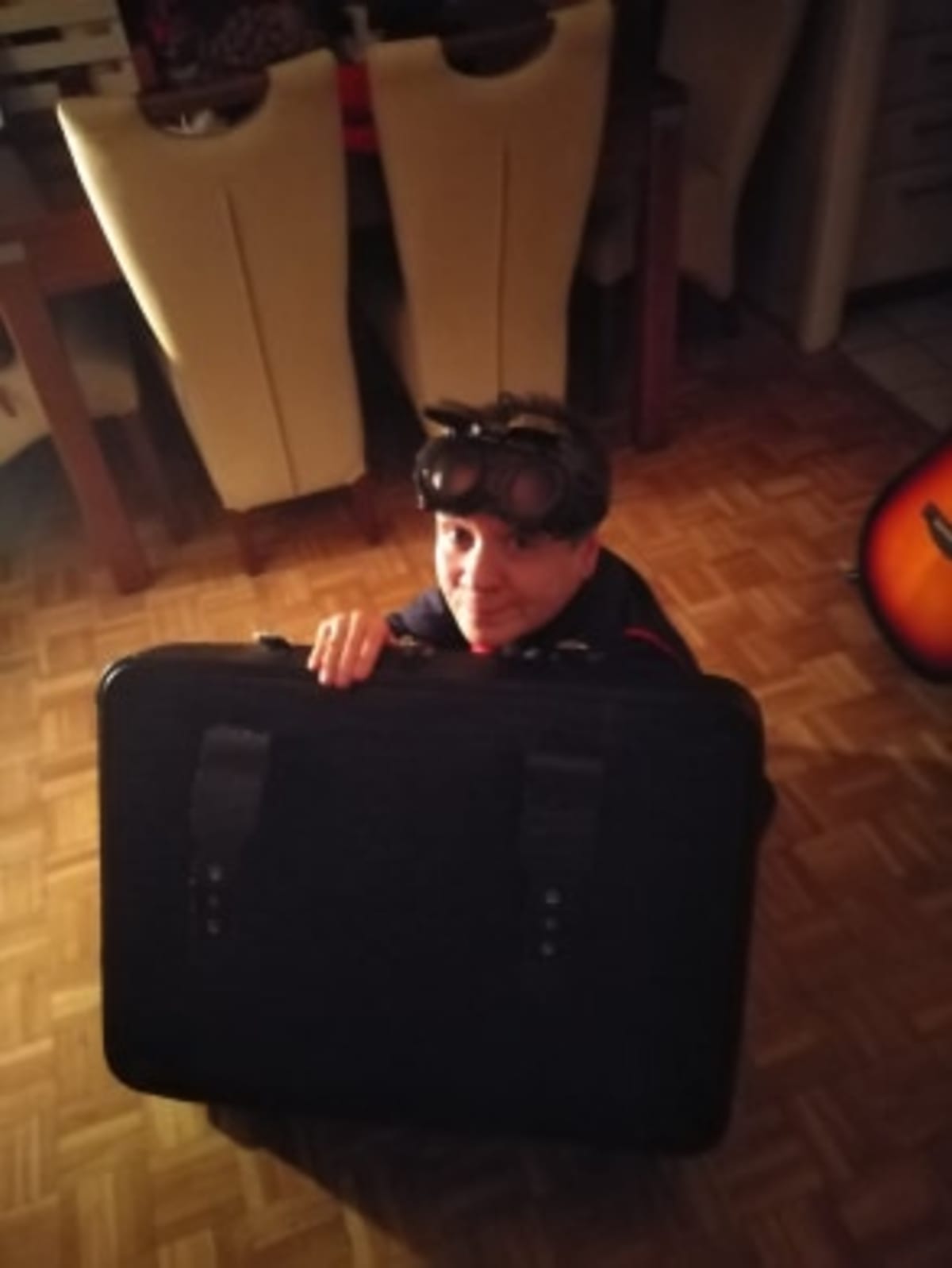 Miniaturka zdjęcia obrazującego osoby podczas wydarzenia pt.Bajeczki z walizeczki