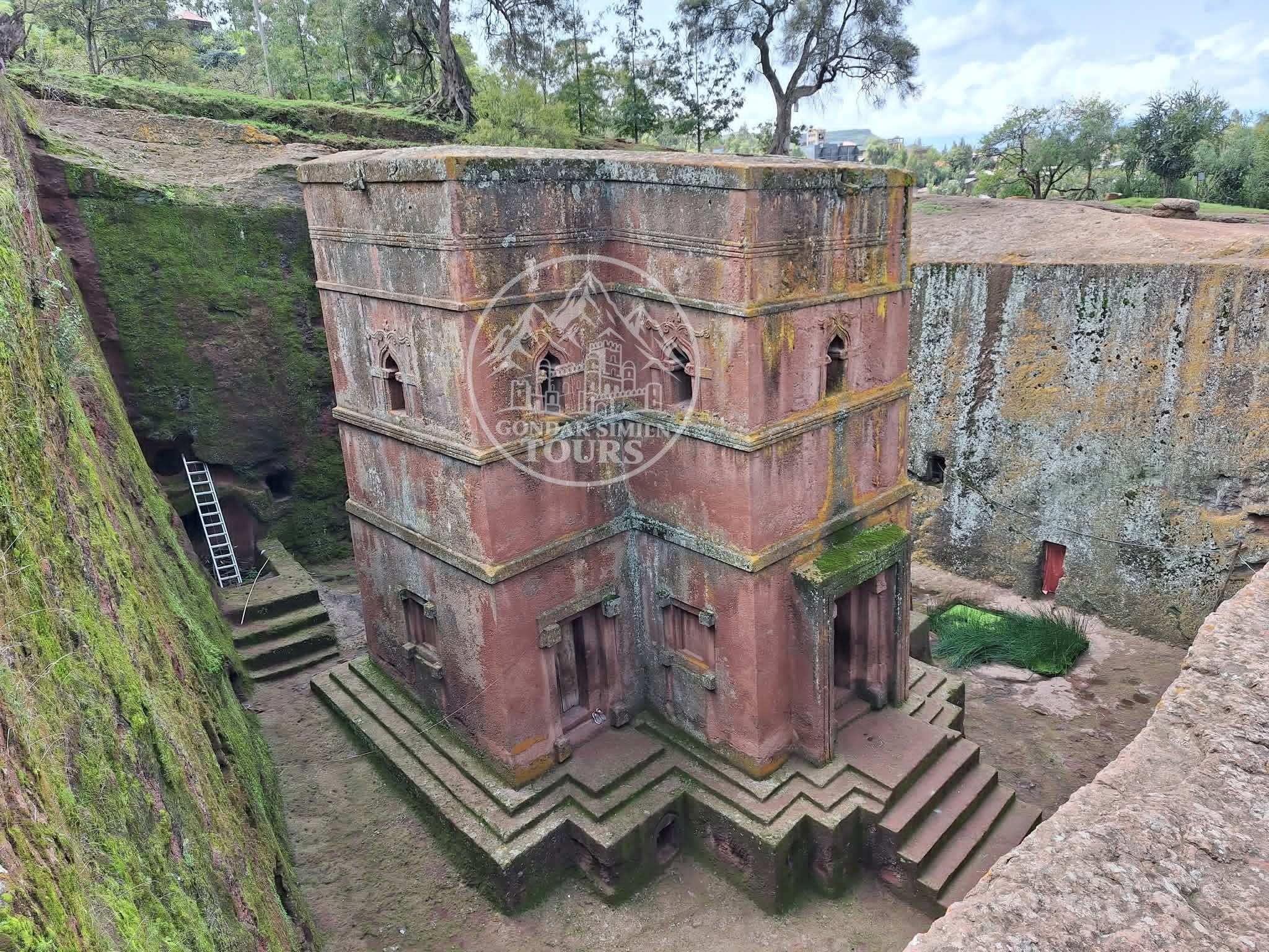 The rock-hewn church of Bete Giyorgis within its deep stone trench