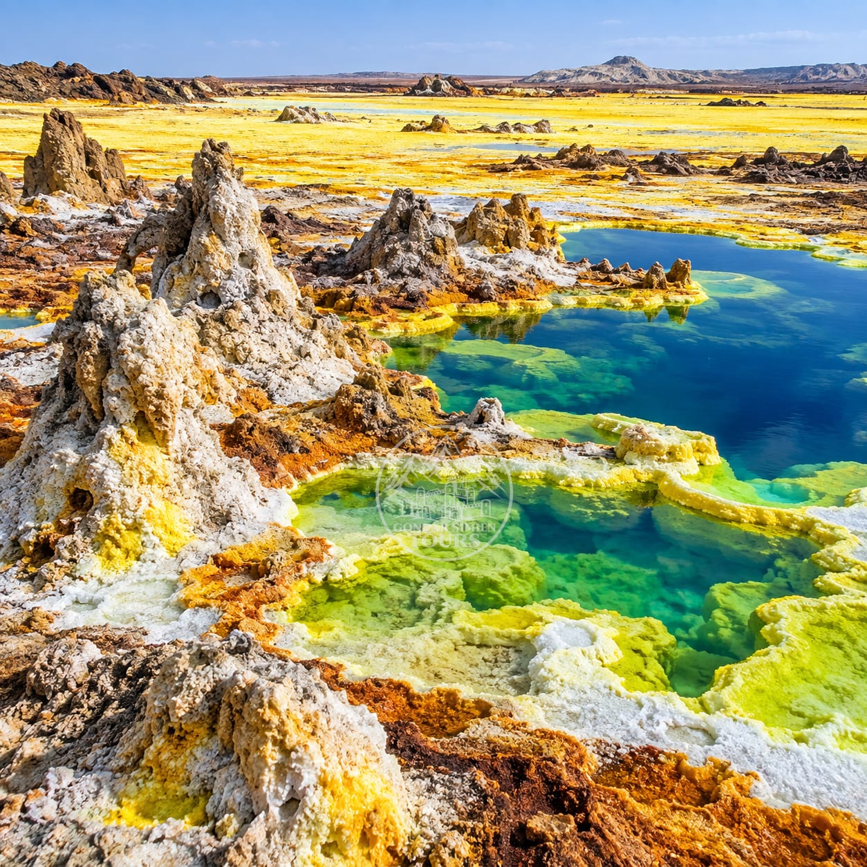 Paisaje desértico y volcánico en la Depresión de Danakil