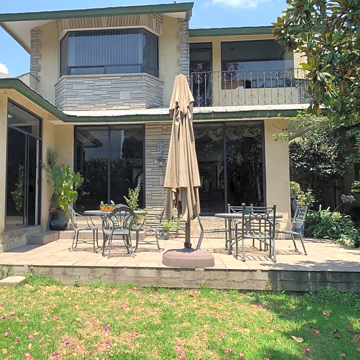 Exclusiva Residencia en venta en Loma de Valle Escondido Acabados de Lujo - fotografía 2
