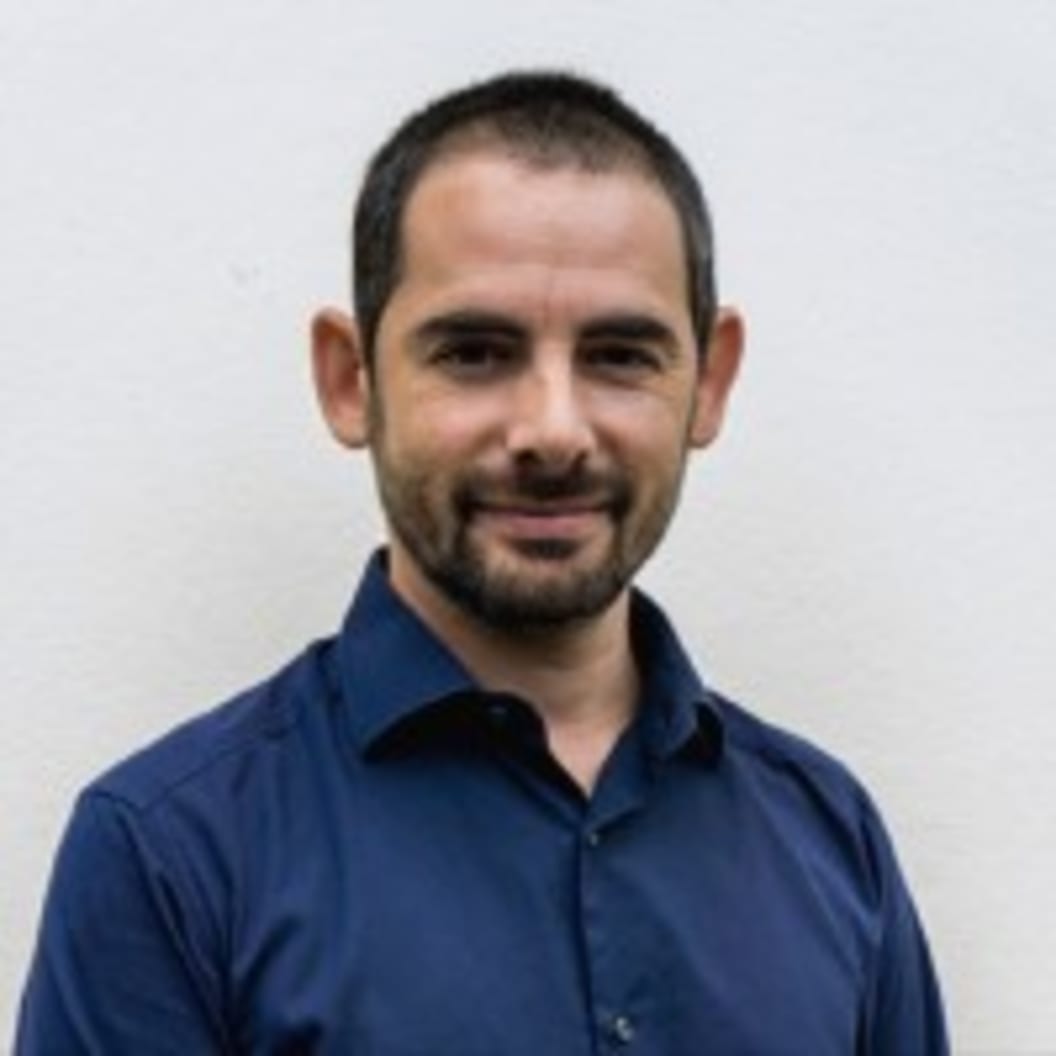 A circular avatar of Riccardo Zuccolini