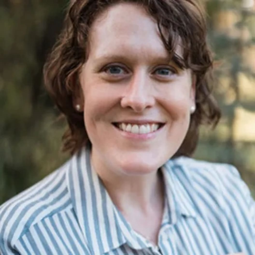 A circular avatar of Amy Visser
