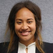 A circular avatar of Elizabeth Langi