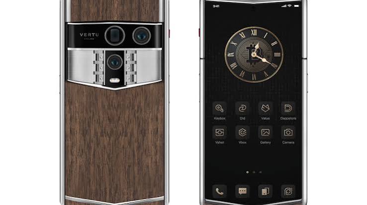 VERTU Agent Q Solid Walnut Edition
