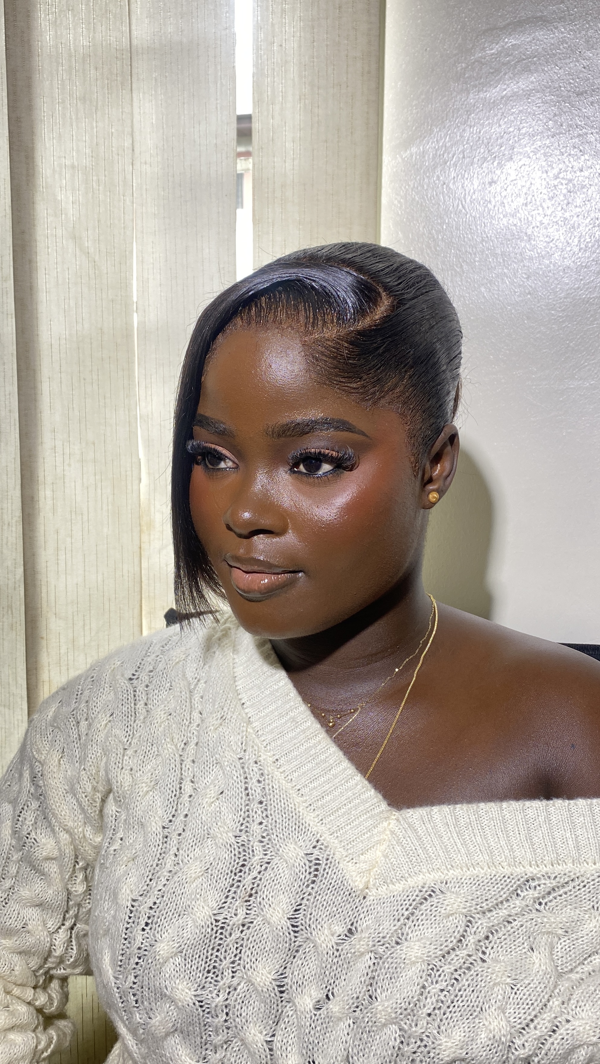 Soft Signature Glam makeup by Tolznilly, makeup artist in Sango Ota and Lagos