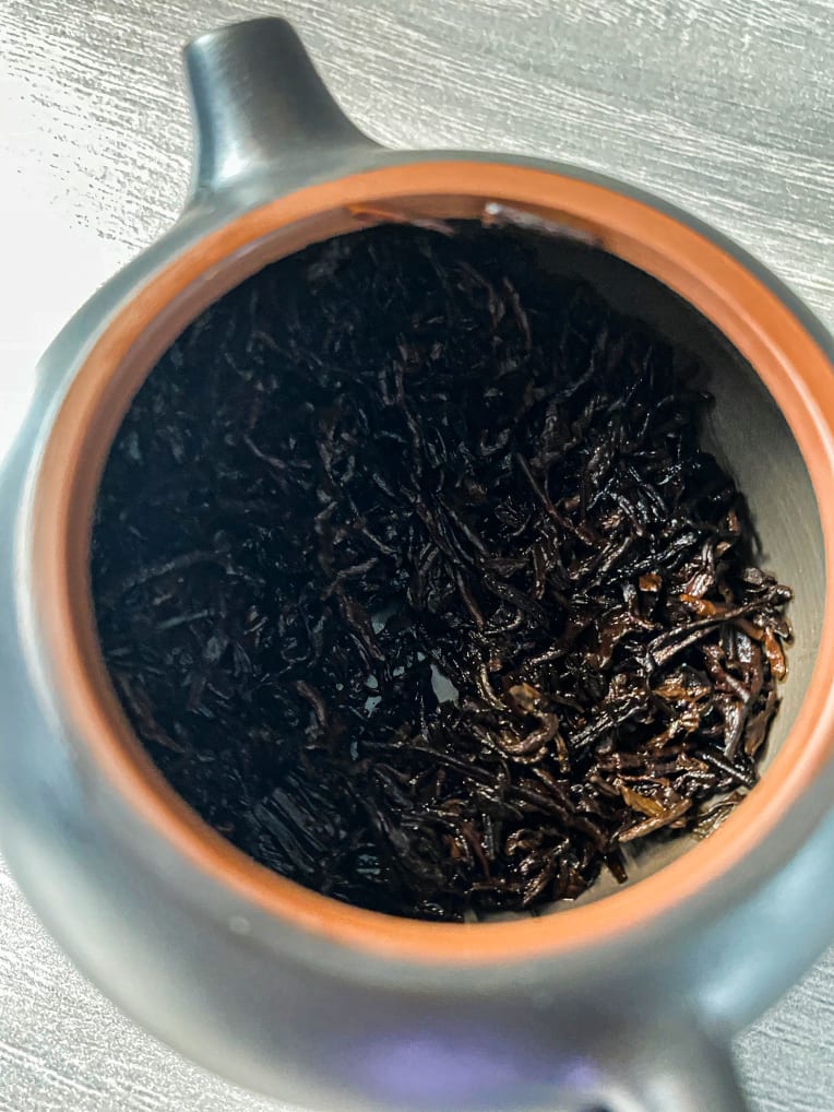 Leaves after 5 or 6 steeps, more evened out in the pot