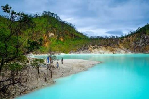 Wisata Kawah  Putih  Gunung Patuha Ciwidey Bandung 