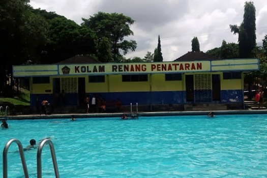 Wisata Keluarga Di Kolam Pemandian Penataran Blitar Petatempatwisata Com