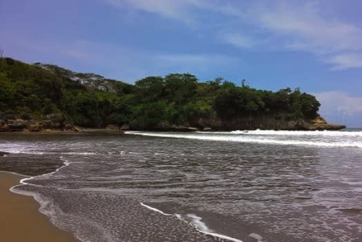 pantai-serang1
