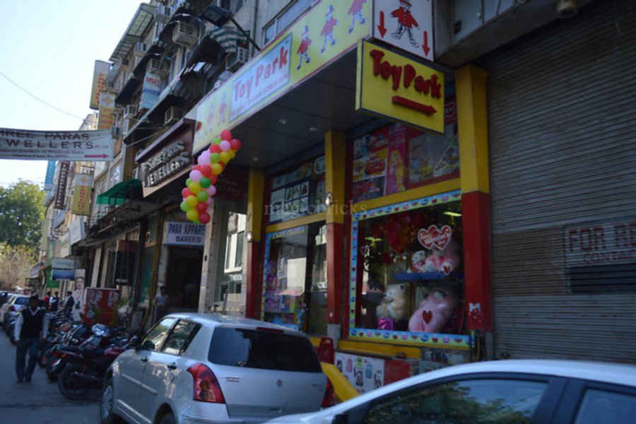 toy market in karol bagh