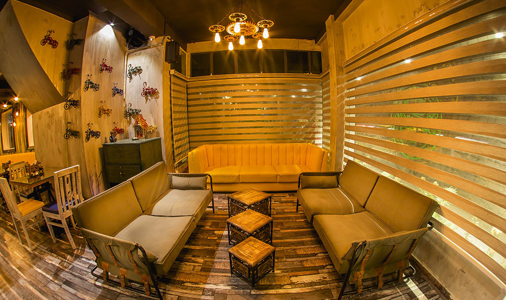 Your Plans For This Weekend: European Grub & Irani Cigar Hookah Here In