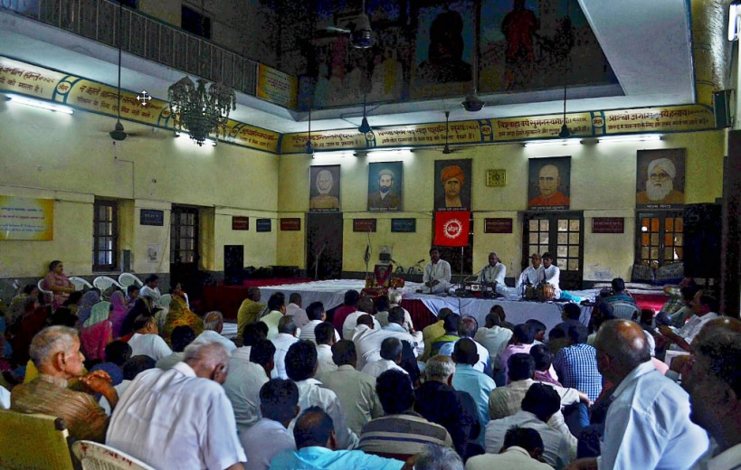 Find This Arya Samaj Mandir Symbolizing The Significance Of The Vedas