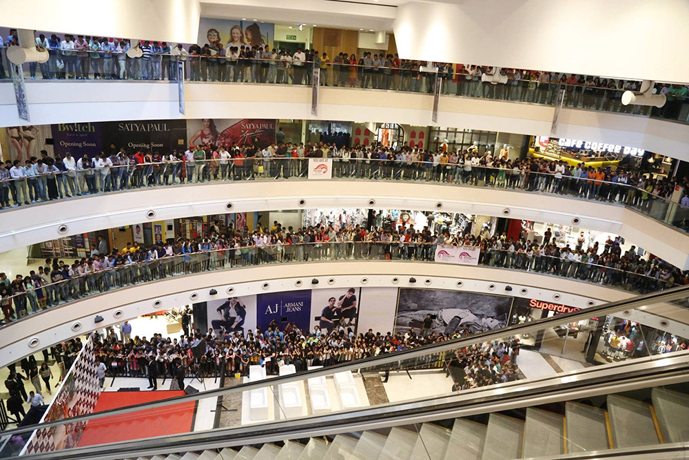 Inside dlf mall in Delhi editorial photo. Image of mall - 52624051