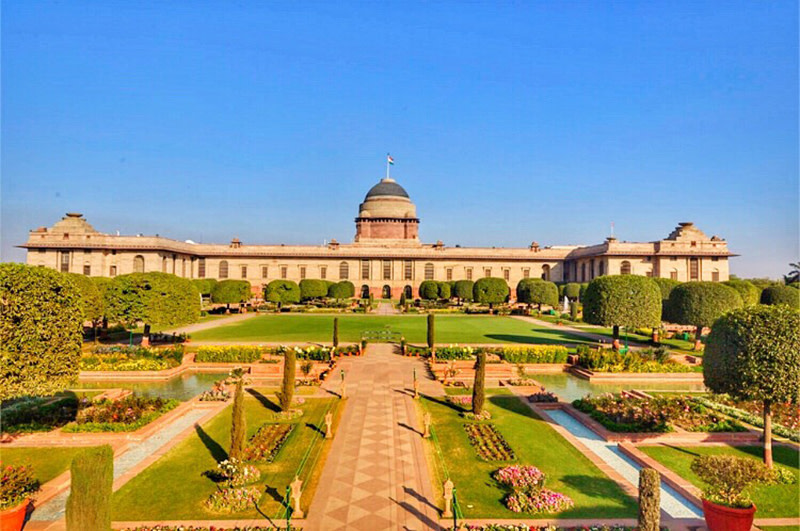 The Mughal Gardens Are Now Open So Go Admire 10 000 Tulips 137