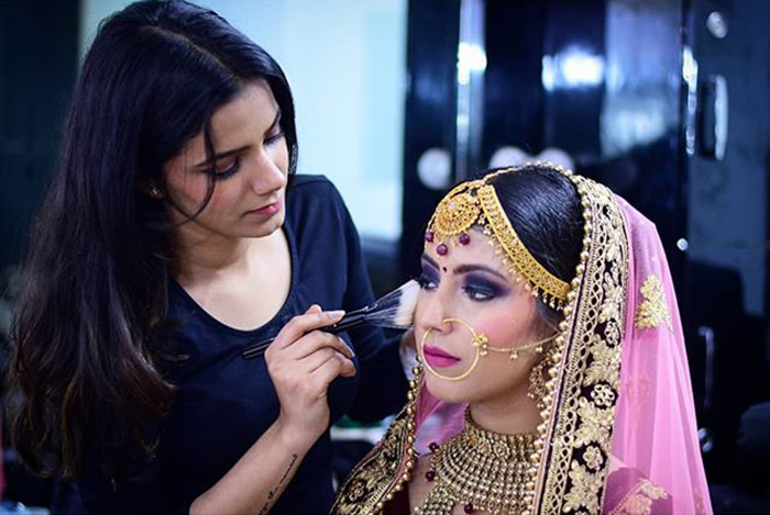 12 Best Makeup Schools In Delhi For