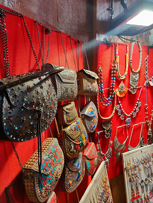 7 Pretty Things To Shop At Meena Bazaar Red Fort So Delhi