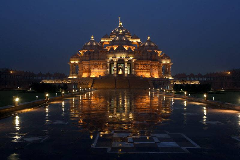 akshardham temple delhi night