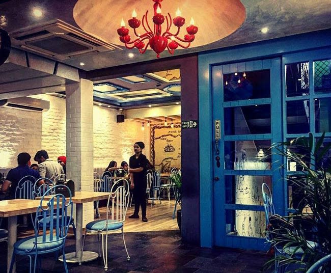 12 Cool & Paisa Wasool Eateries With Meal For Two As Low