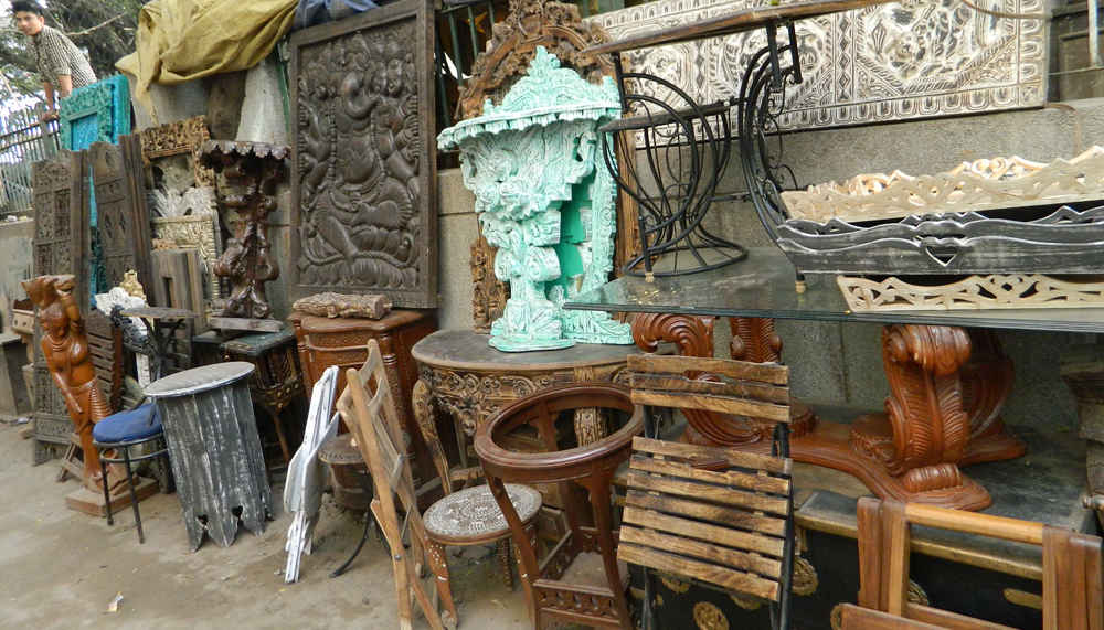 Score Great Stuff & Fab Bargains @ Amar Colony Furniture Market | So Delhi