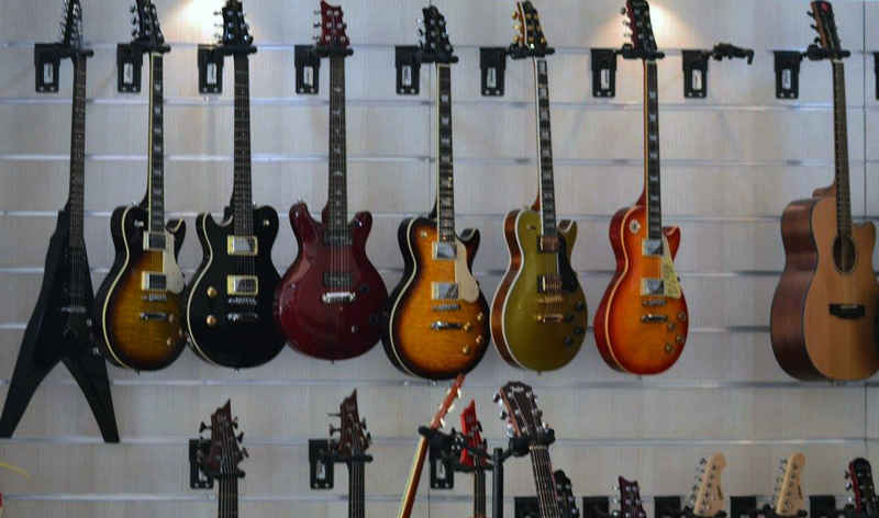 Lajpat nagar 2024 guitar shop