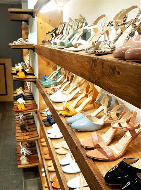 8 Best Stores In Hauz Khas, Delhi For Shopping With Friends | So Delhi