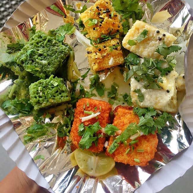 7 Best & Famous Dishes In Ahmedabad | So Ahmedabad