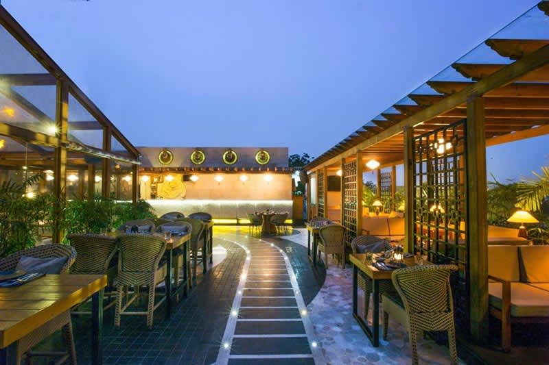 15 Pretty & Insta Worthy Terrace Cafes So Delhi