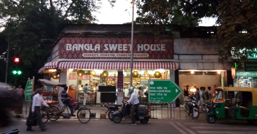 Induldge In A Rich Shopping Experience At Gole Market So Delhi