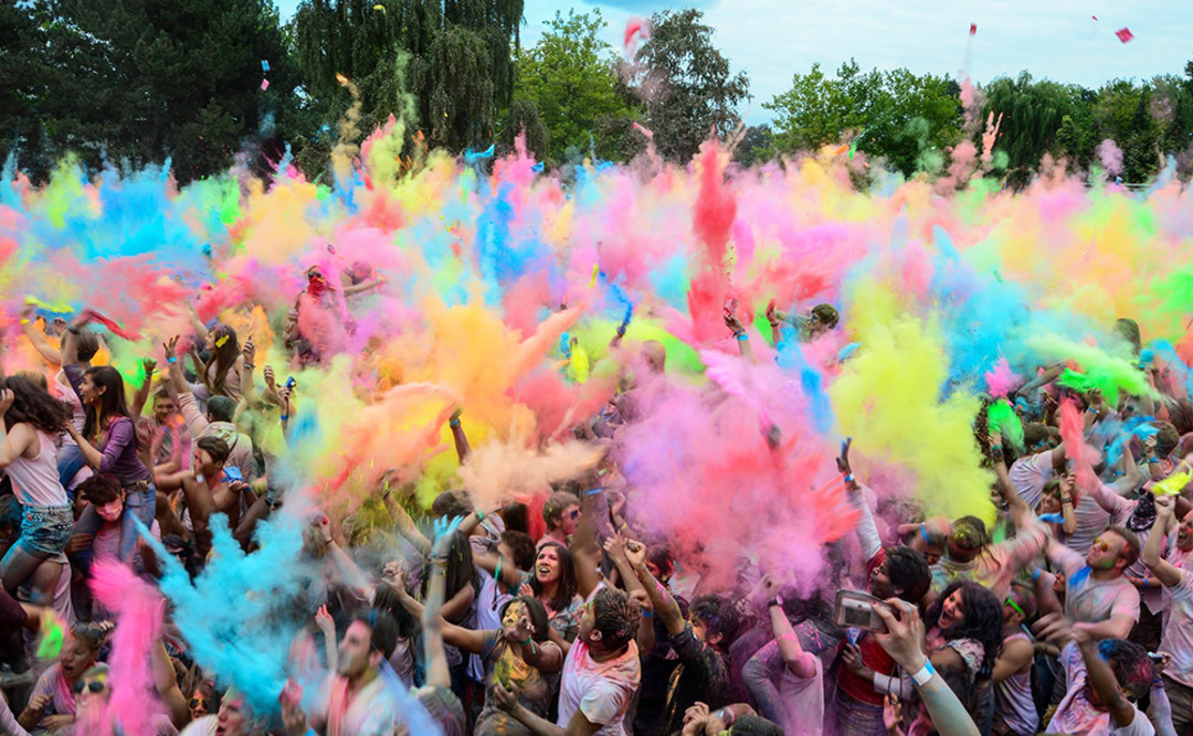 Best Places To Celebrate Holi In Delhi | So Delhi