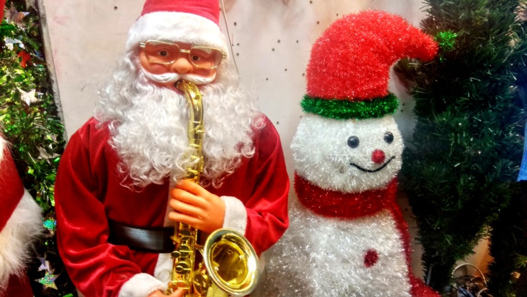 6 Best Stores For Christmas Decor In Sadar Bazaar, Delhi So Delhi