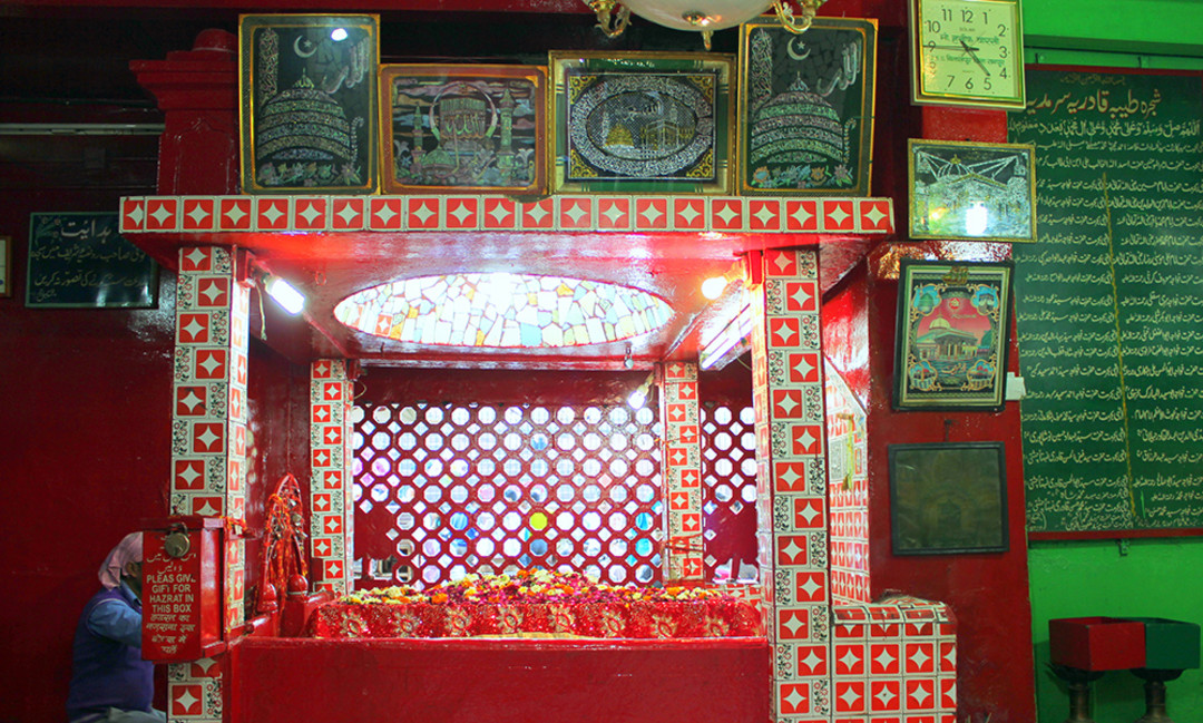 Shaheed Dwar Regaling You With The Tale Of Sarmad Shaheed Dargah | So Delhi