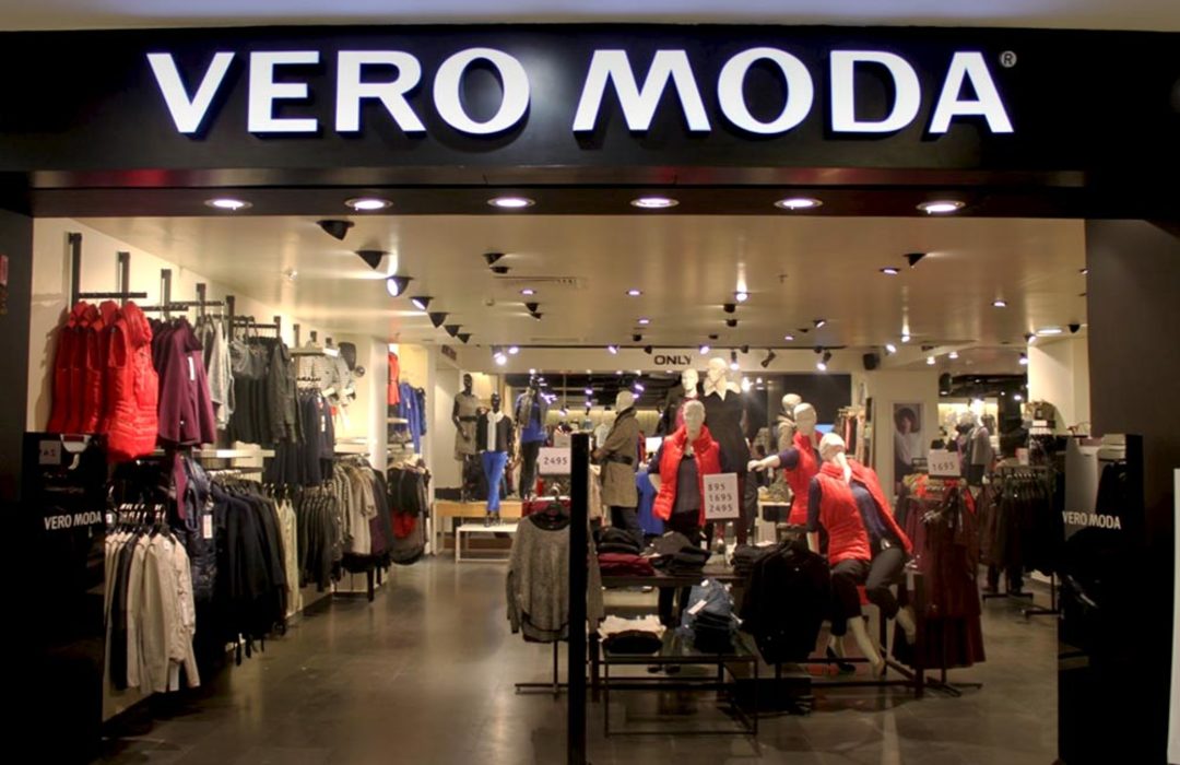 Upto 50% off on Coats for Women - VERO MODA