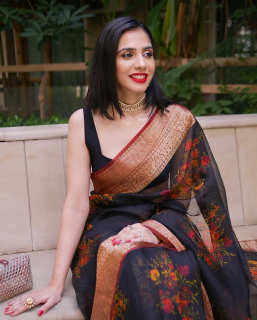 Mastering the Art of Saree Draping: 10 Unique Hacks and Tips for