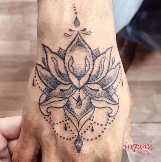 Machu Tattoo Studio  Rose and the arrows  Artist sureshmachutattoos  sureshmachutattoos sureshmachutattoos wwwmachutattooscom dontdienude  sureshmachu machutattoostudio bangalore marathahalli koramangala  indiranagar kammanahalli tattoo 