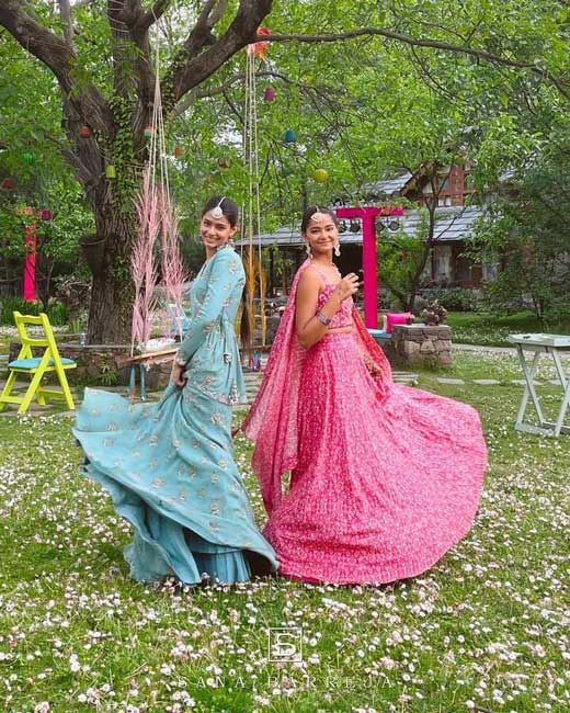 bridesmaid dresses delhi 15 INDIAN BRIDESMAID DRESSES TO LEAVE YOUR GUESTS BEWITCHED OYO Hotels: Travel Blog