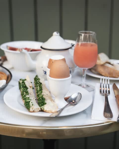 Le petit déjeuner à la française