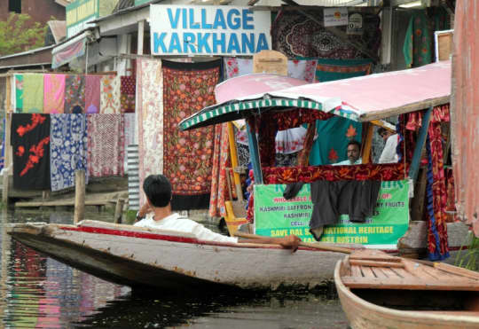 Shopping In Srinagar: A Guide On What And Where To Buy